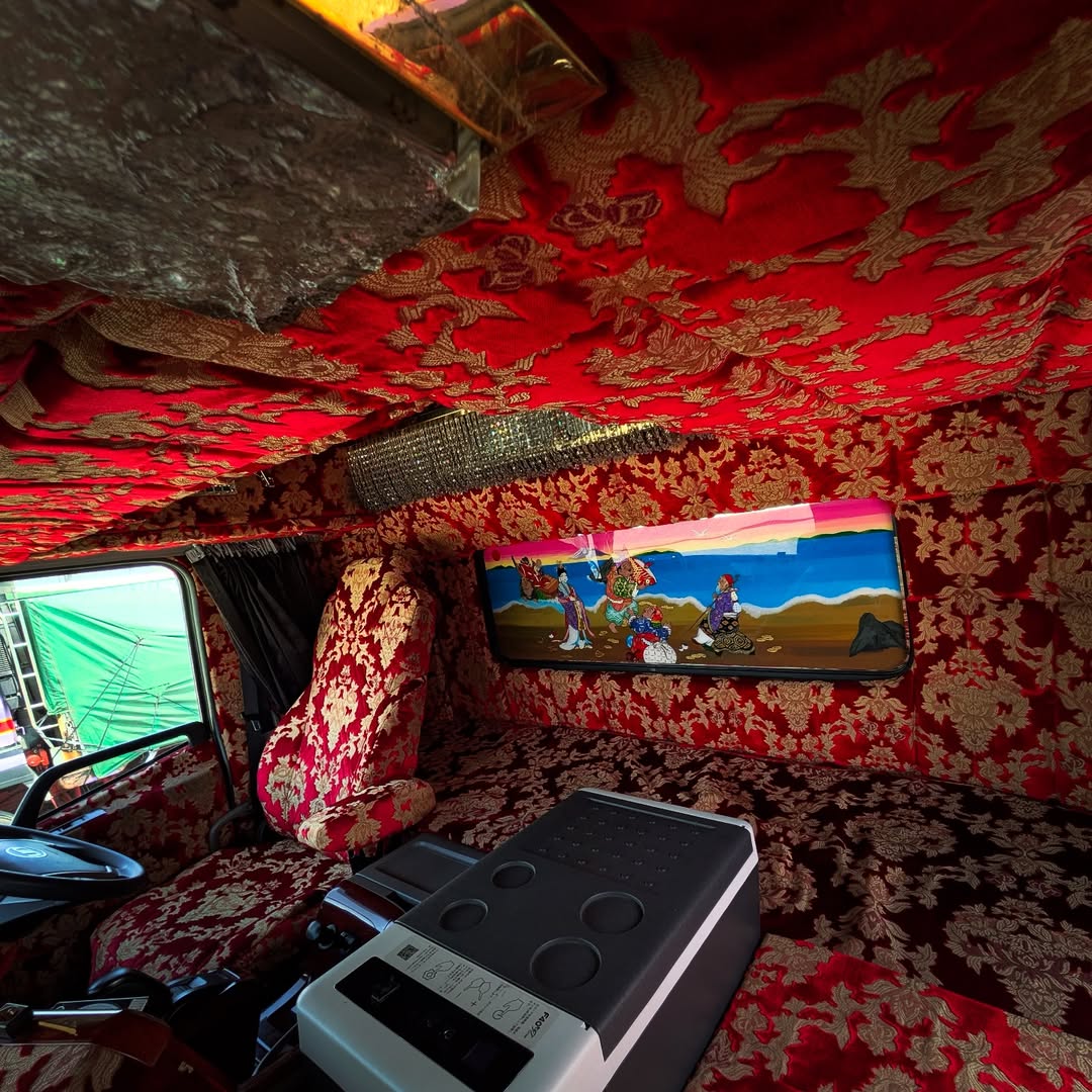 お客様のトラック内装品装着実例をご紹介